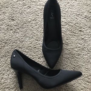 Vera Wang Black Heels sz 6.5
